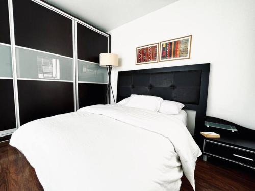 Hipodromo Apartment | Condesa Residence Amsterdam 303 Exquisite 1 Bedroom, 1 Bathroom Residence on Amsterdam Avenue