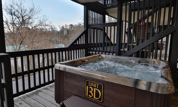 Pigeon Forge Condo | Condo 13D a 2BR condo located nearly across the street from Dollywood.