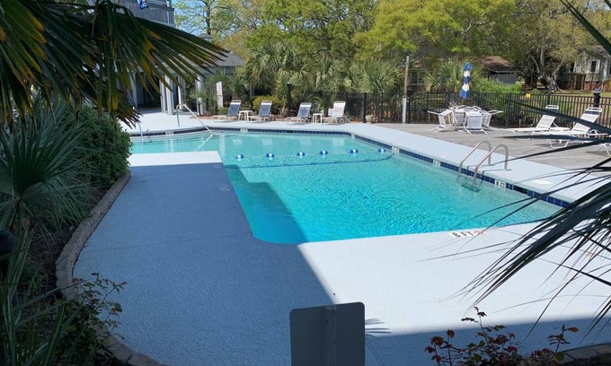 Surfside Beach Condo | Condo ∙ 2 bedrooms ∙ 5 guests