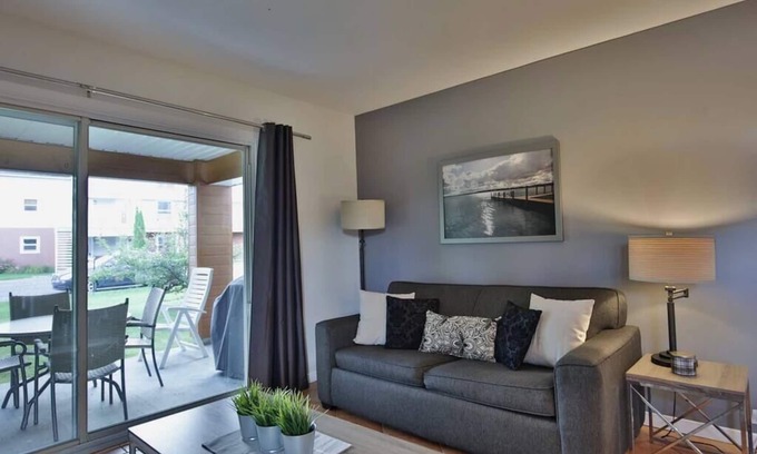 Magog Condo | Condo 2 rooms club azur near the lake - legal