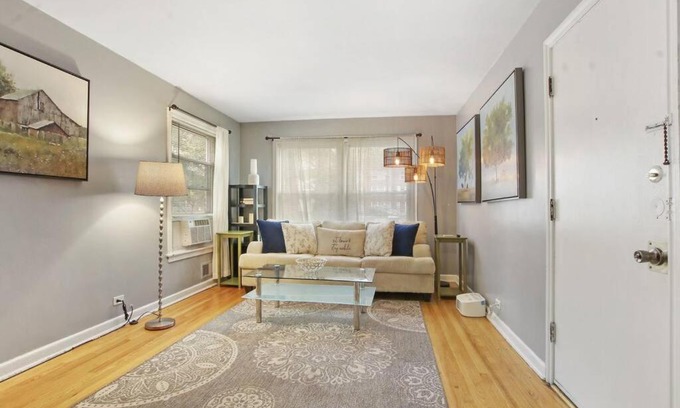 Evanston Apartment | Condo by the park & lake in the heart of Evanston!