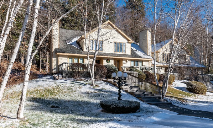 Jackson Condo | Condo close to cross-country trails, golf, town amenities, ski resorts