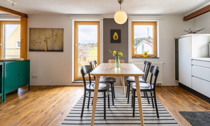 Oberlengenhardt Condo | Condo-Courtyard view-Private Bathroom-Family-Aufmerksam