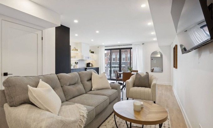 Collingwood Condo | Condo for 4 Overlooking Downtown Collingwood