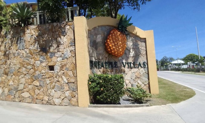 French Harbour Apartment | Condo for rent! Just 5 minutes from Little French Cay and Megaplaza Roa!