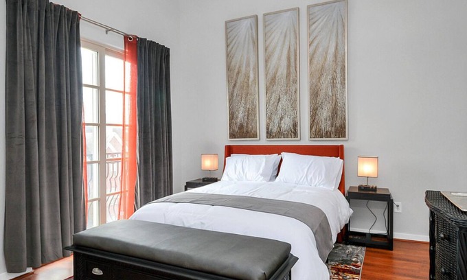 Central Business District Condo | Condo in Midtown. One block from downtown. Minutes from Texas Medical Center