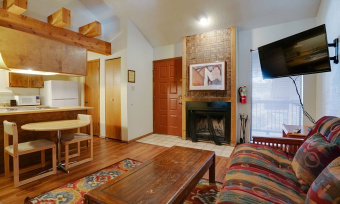 Angel Fire Condo | Condo just a Walk from the Chair Lift