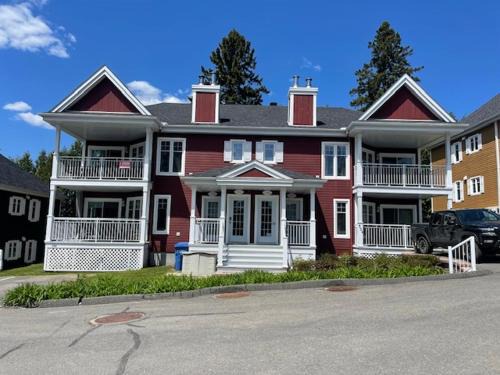 Saint Donat Apartment | Condo Lac Archambault 326