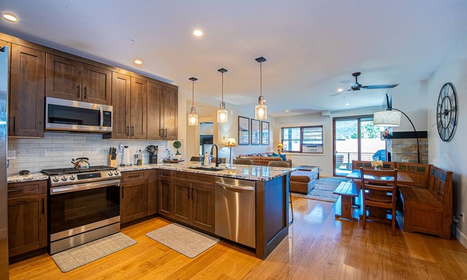 Grand Lake Condo | Condo near the lake with balcony, gas fireplace, full kitchen, W/D, & partial AC