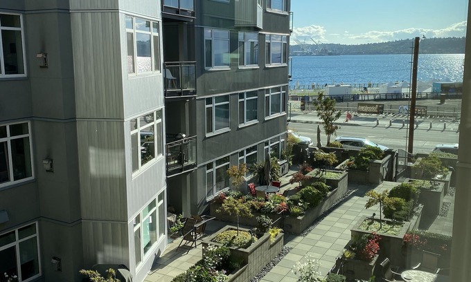 Downtown Seattle Condo | Condo on the Waterfront w/secured parking. Walk to Pike Market, Cruise Terminal