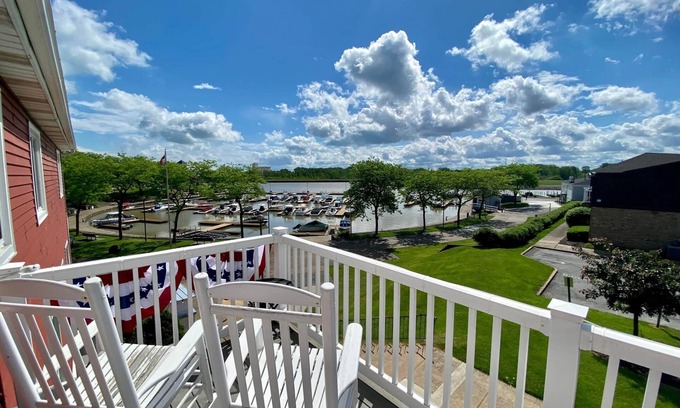 Huron Apartment | Condo Overlooking the Marina!