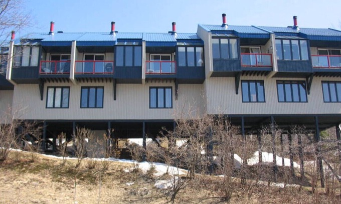 Stoneham Condo | Condo Stoneham, come for the ski, stay for the view.