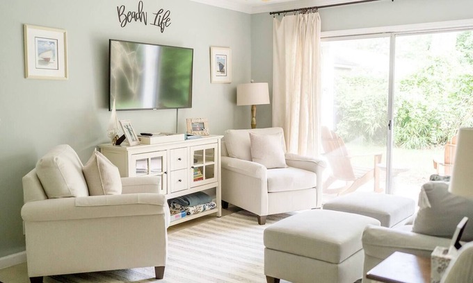 Demere Park Condo | Condo steps from pier and shops! Sleeps 4!