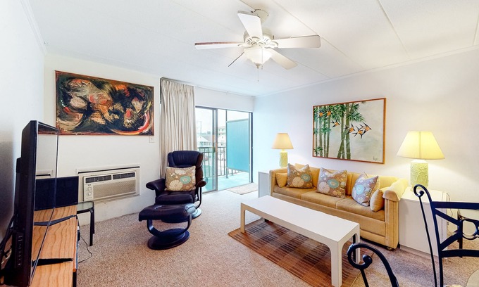 North Ocean City Condo | Condo Steps from the Beach w/Balcony, Partial Ocean View, AC & Shared Pool