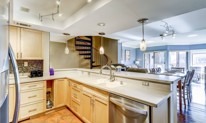 Shelter Cove Condo | Condo w/bay view and balcony - close to the beach