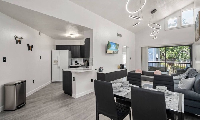 Ventura House | Condo w/Pool + Gym + Golf + Jacuzzi + Game Areas!