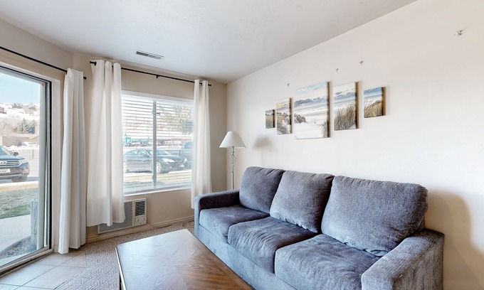 Harbor Village Condo | Condo w/private patio and access to shared pool/hot tub/tennis courts