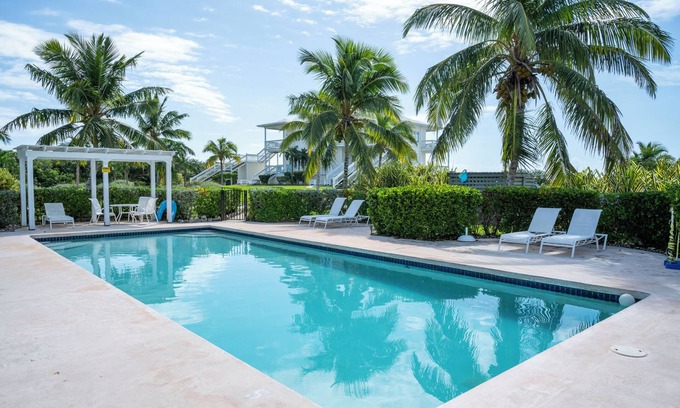James Cistern Condo | Condo w/Views, Beach, Htd Pool, Pickleball, Golf Cart, Gym,Walk to Restaurant