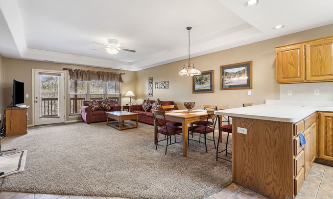 Branson West Condo | Condo with Fireplace and Jetted Tub at StoneBridge Resort