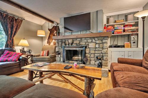 Sugar Mountain Apartment | Condo with Furnished Deck - Walk to Sugar Mountain!