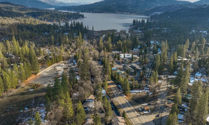 Bass Lake Condo | Condo with Pool and Spa - Bass Lake Near Yosemite