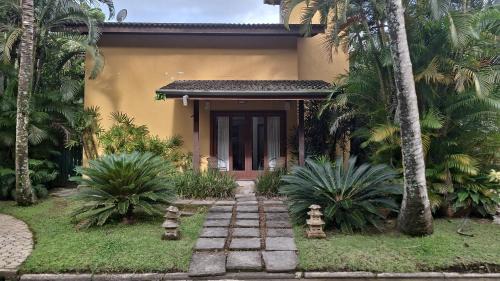 Maresias House | Condominio Vila dos Tucanos Canto Moreira 1 quadra da praia , 4 quartos , 3 banheiros ,q tenis, piscina , churrasqueira privativa ,portaria 24 hs