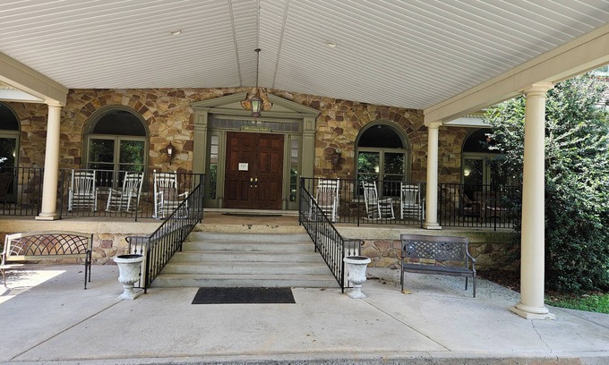 Valley Forge House | Conference Center Hotel Phoenixville with WiFi, AC