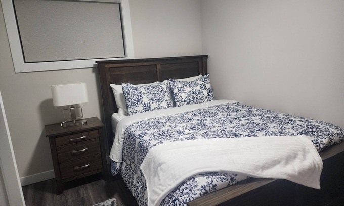 Airdrie Apartment | Confort luxury suite 2 bedrooms 2 beds in Airdrie.
