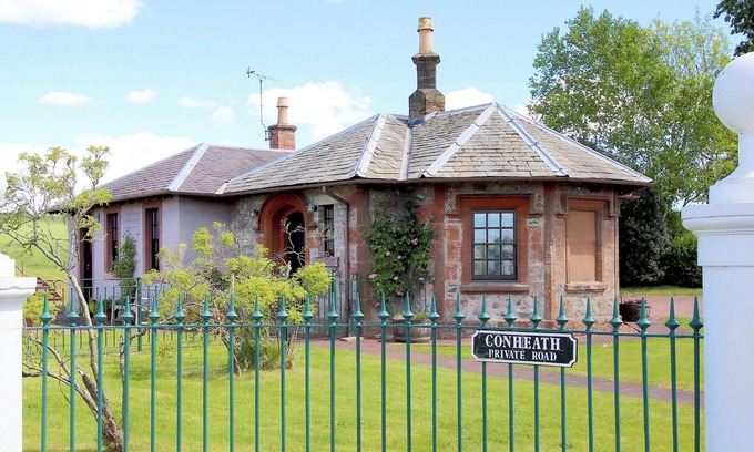 Kelton Cottage | CONHEATH GATELODGE COTTAGE
