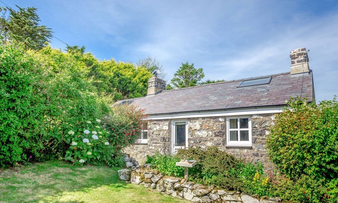 Mynytho Cottage | CONION GANOL, pet friendly, character holiday cottage in Aberdaron