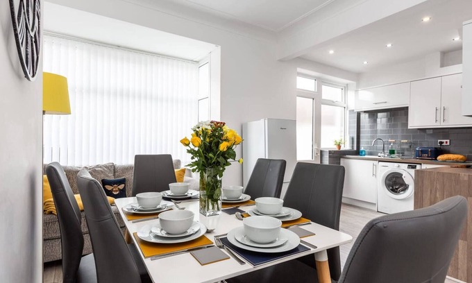 Preston House | Connaught House | Wi-Fi, Parking, Contractors