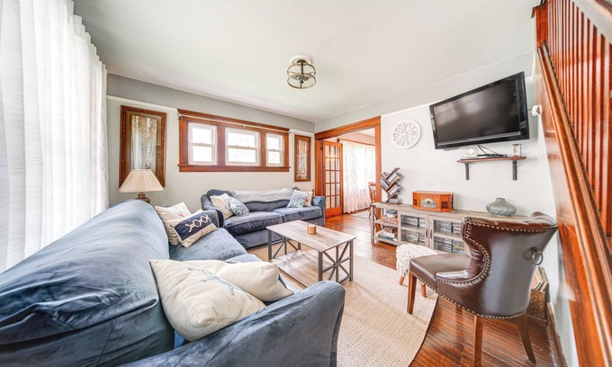 Conneaut House | Conneaut Vacation Rental w/Deck Near Lake Erie!
