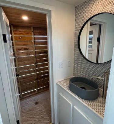 Smithville Apartment | Container Cabin on the Colorado