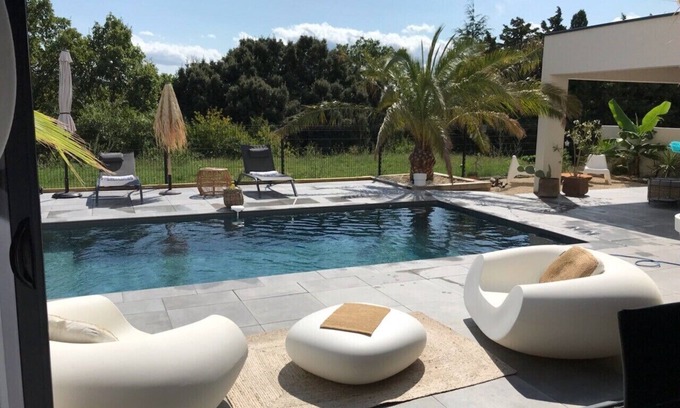 Montboucher-sur-Jabron House | Contemporary architect villa with flat roofs, recent 3 years