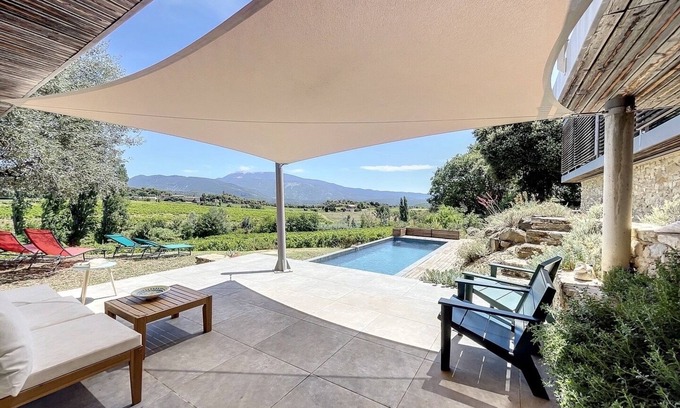 Merindol-les-Oliviers Villa | Contemporary villa with magnificent view of Mont Ventoux
