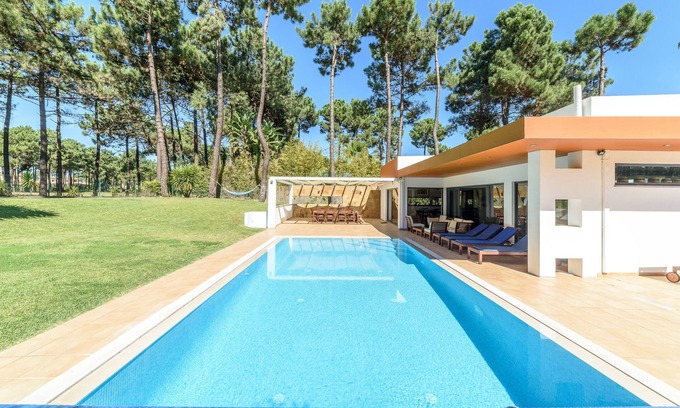 Charneca de Caparica e Sobreda Villa | Contemporary style villa, pool, overlooking golf fairway, near stunning beaches
