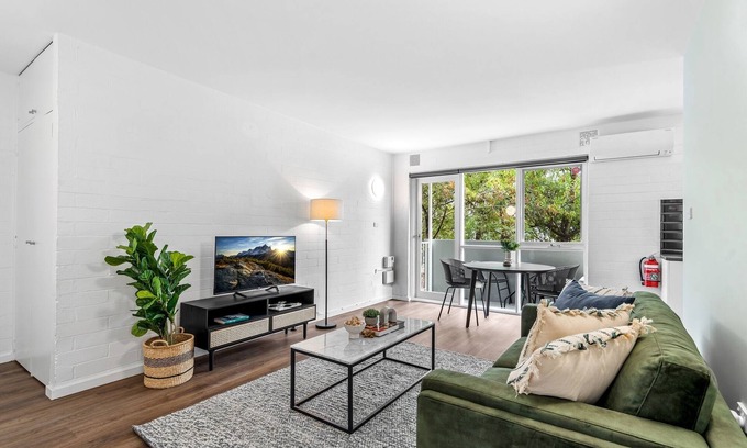 Parkville Apartment | Contemporary 1-Bed Apartment with Park Views