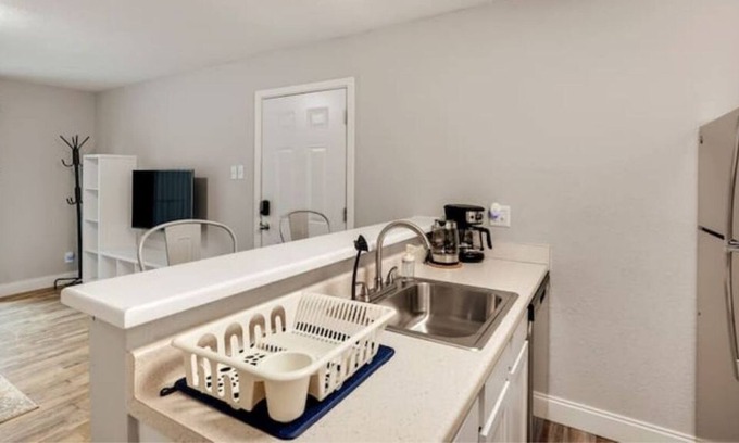 Vickery Meadow Apartment | Contemporary 1BR APT w/Kitchen