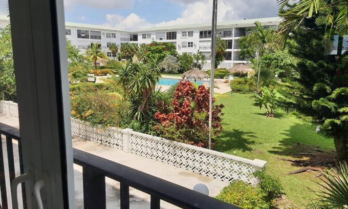 Sunrise Park Apartment | Contemporary 2-bed 2-bath condo