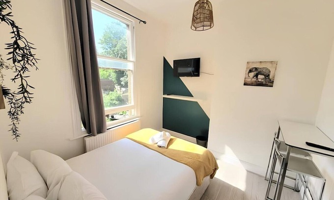 Fortune Green Apartment | Contemporary 2 bedroom apartment