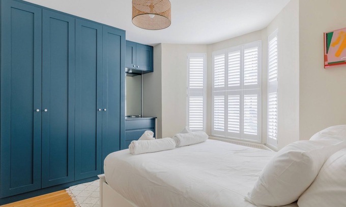 Leabridge Apartment | Contemporary 2BD Cottage-Style Flat, Hackney