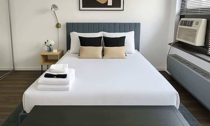 East Hyde Park Apartment | Contemporary 2BR Apartment in Vibrant Hyde Park