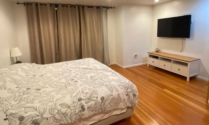 Judkins Park House | Contemporary 2BR Townhouse near Downtown Seattle