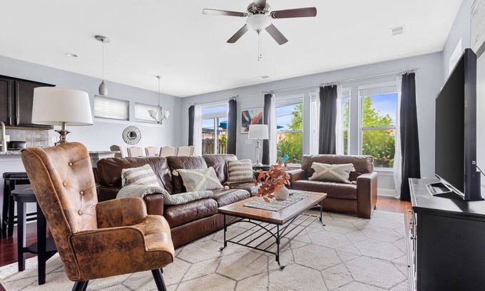 Columbia House | Contemporary 3BR | Mins to FT Jackson | Sleeps 7