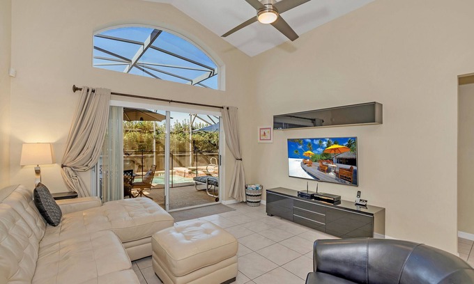 Loughman Villa | CONTEMPORARY 5 BEDROOM POOL/SPA HOME. GREAT PLACE TO SPEND PRIVATE FAMILY TIME