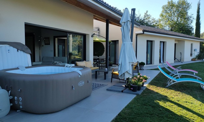 Bedarieux Villa | Contemporary, air-conditioned villa with views of the Orb Valley and Caroux.