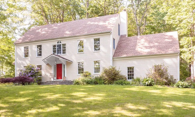 Madison House | Contemporary and Stylish, 4-Bedroom, Madison CT