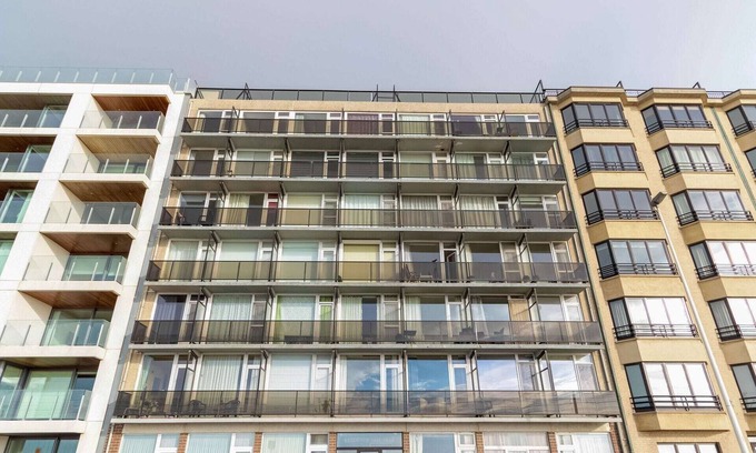 Raversijde Apartment | Contemporary apartment in Oostende with balcony
