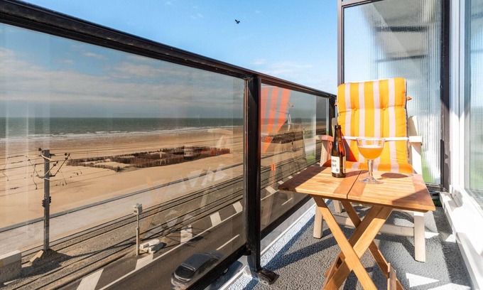 Raversijde Apartment | Contemporary apartment in Oostende with balcony