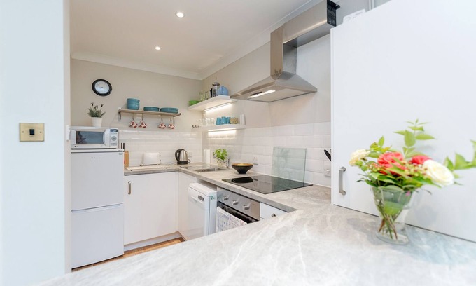 Winchester Apartment | Contemporary apartment in central Winchester